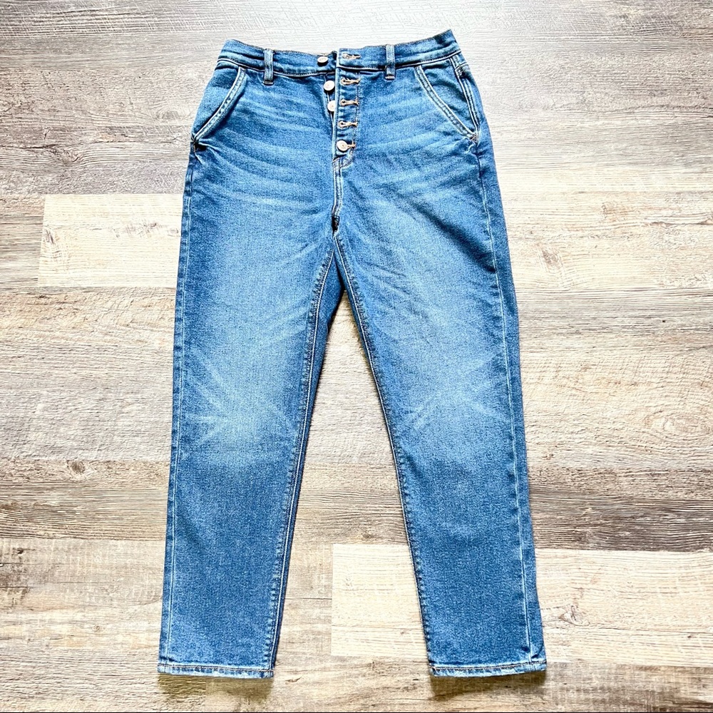 AMERICAN EAGLE Mom High Rise Jean